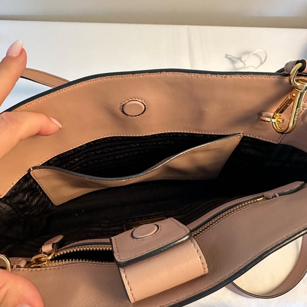 Authentic crossbody and double handle tote from Prada in a pinkish beige. - Picture 6 of 15
